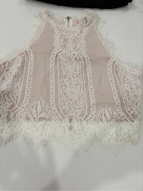 A Peach Cream Lace Cami Top – Size Medium